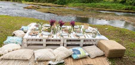 Private Hanging Bridges & Arenal Volcano Hike with Tico Picnic