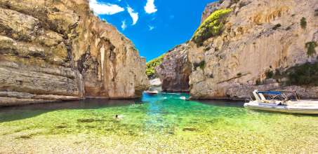 Explore Vis and Biševo Islands by boat