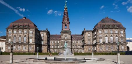Copenhagen and Christiansborg Palace Driving Tour
