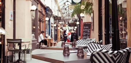 Private food walking tour in the Parisian-covered passages