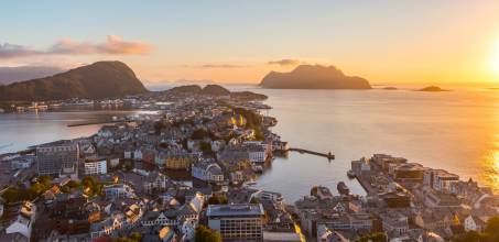 Explore Ålesund on foot