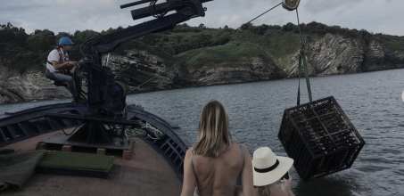 Submarine Wine Barrel Extraction