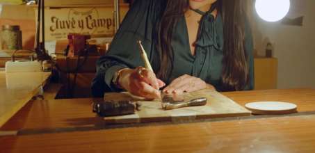The art of coin engraving with a master craftsman in Segovia