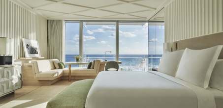 Four Seasons Hotel at The Surf Club