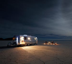 Campfire under the stars - Airstream Uyuni