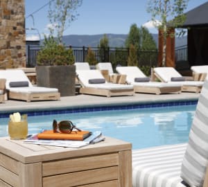 Pool terrace - Viceroy Hotel Snowmass