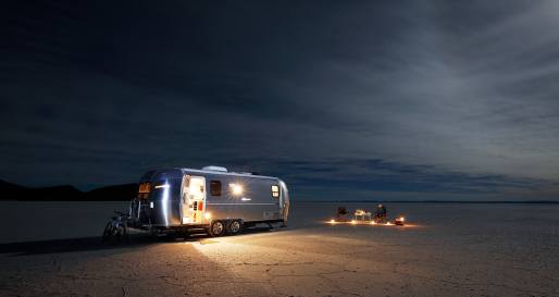 Campfire under the stars - Airstream Uyuni