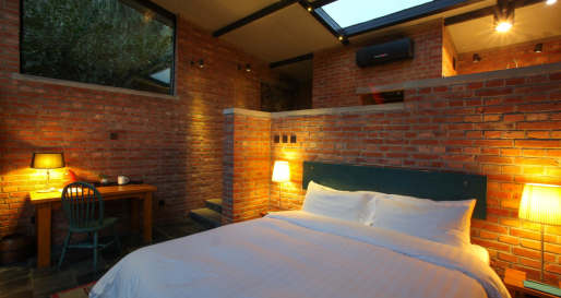 Room  - Brickyard
