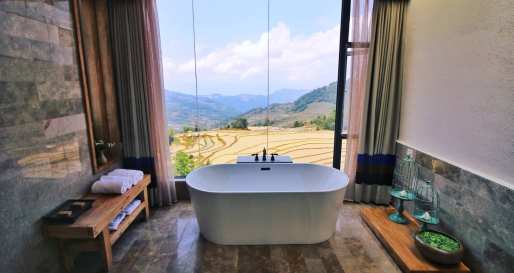 Bathroom with view - Twelve Manor