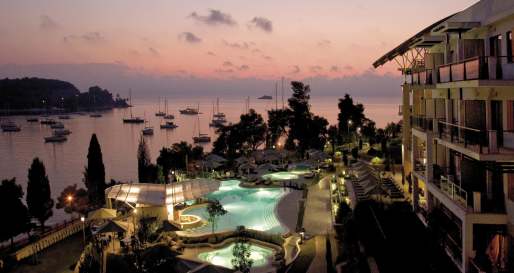 View of the pool and beach - Monte Mulini