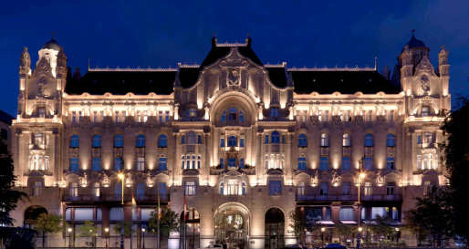 Facade by night - Four Seasons Gresham Palace