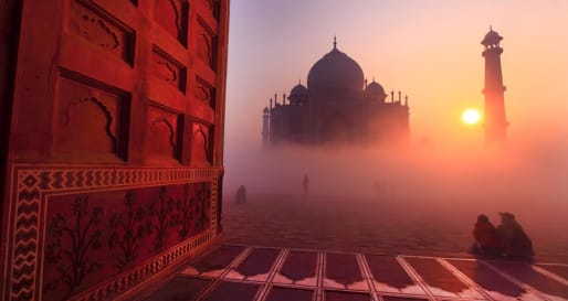 Magical morning mist at the Taj Mahal 