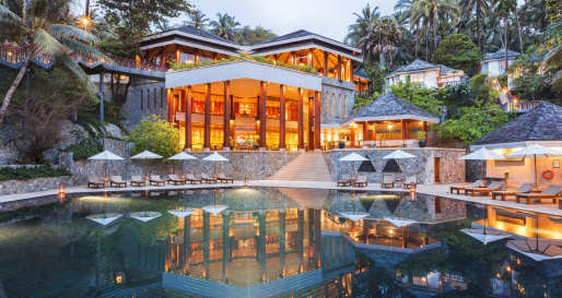 Pool & Hotel - The Surin