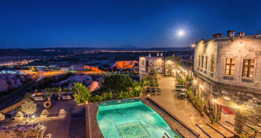 Hotel and pool - Museum Hotel Cappadocia