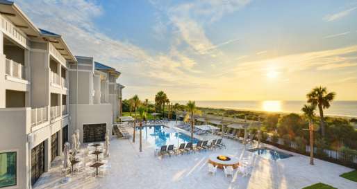 Exterior Pool and Beach - Jekyll Ocean Club