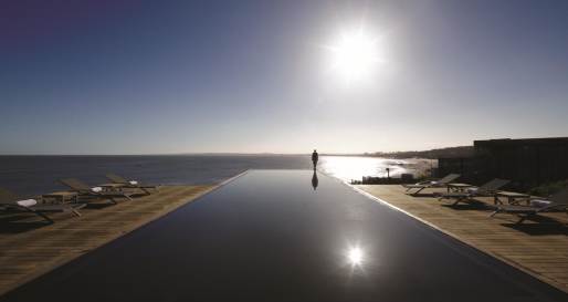 Cantilevered swimming pool - Playa Vik