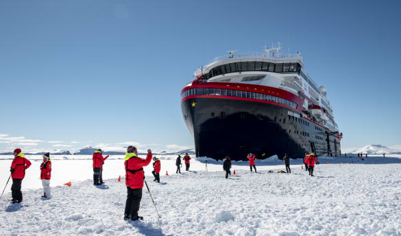 HX Expeditions: MS Roald Amundsen