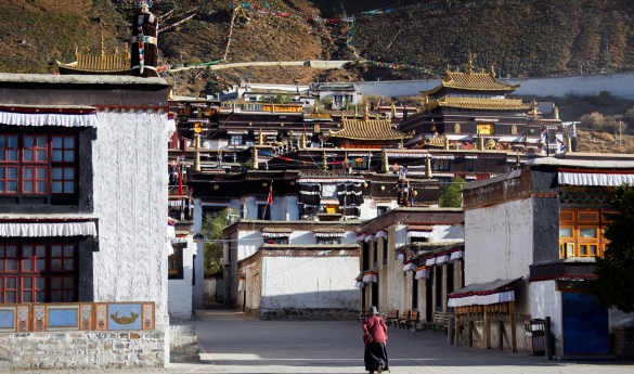 Qomo Langzong Hotel