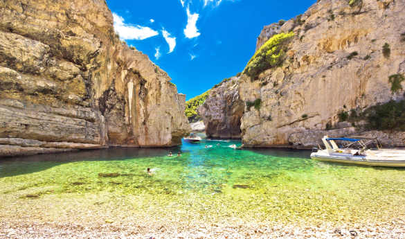 Explore Vis and Biševo Islands by boat