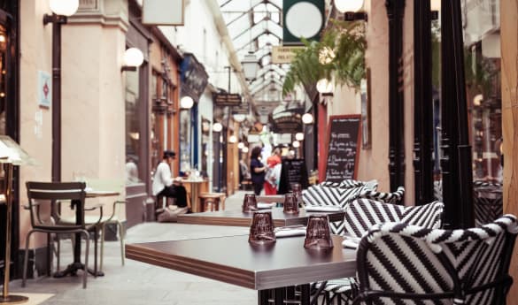 Private food walking tour in the Parisian-covered passages