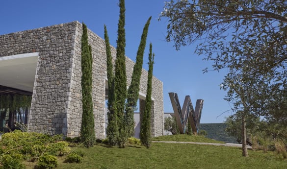 W Costa Navarino