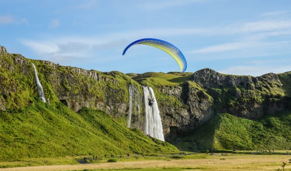 Paragliding in Vík