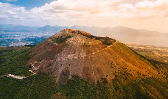 Hiking and wine tasting on Mount Vesuvius