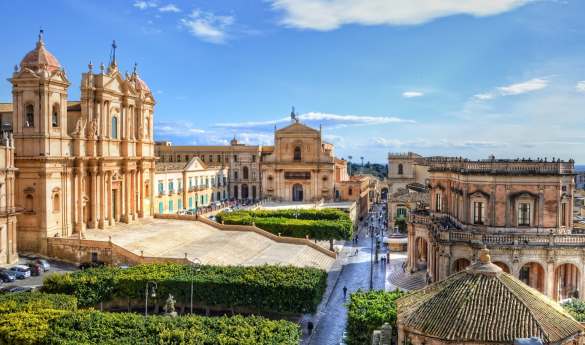 Private walking tour of Noto