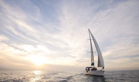 Private Yacht to Casitas Maraika Beach Club & Lunch