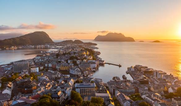 Explore Ålesund on foot