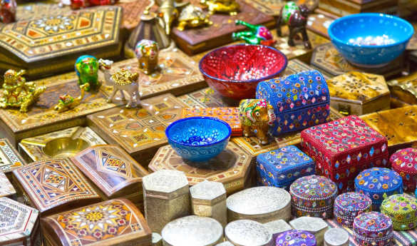 Nizwa Fort and Souq with visit to Al Hamra