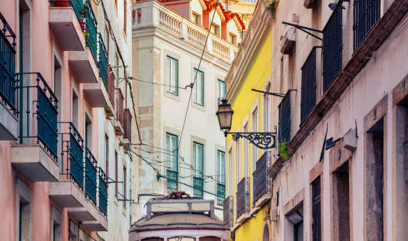 Private tram ride with access to the Church of Sao Roque