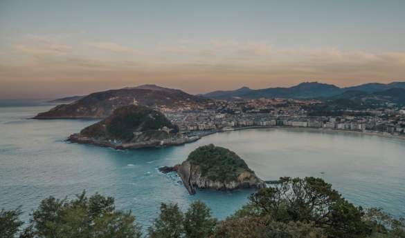 Sailing during sunset in San Sebastian