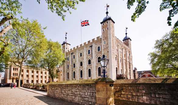 Tower of London & St Paul's Cathedral on foot