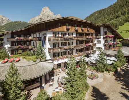 Hotel La Perla - Summer