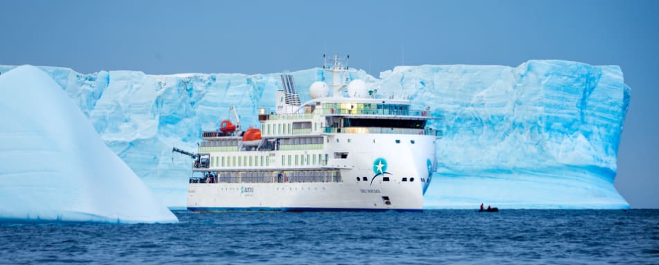 Ship with Iceberg 