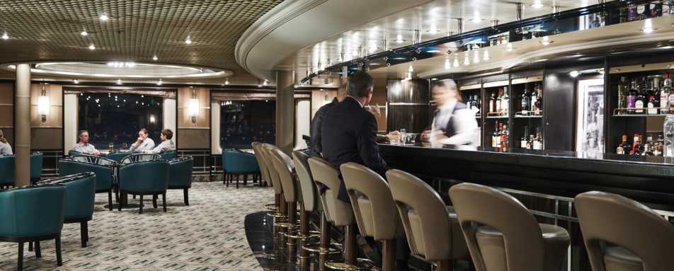 Drinks at the bar - Silver Cloud 