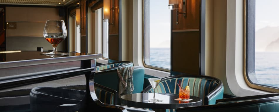 Piano Lounge - Silver Cloud 