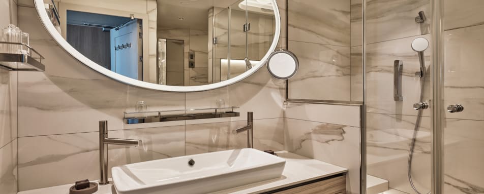 Veranda Suite Bathroom 