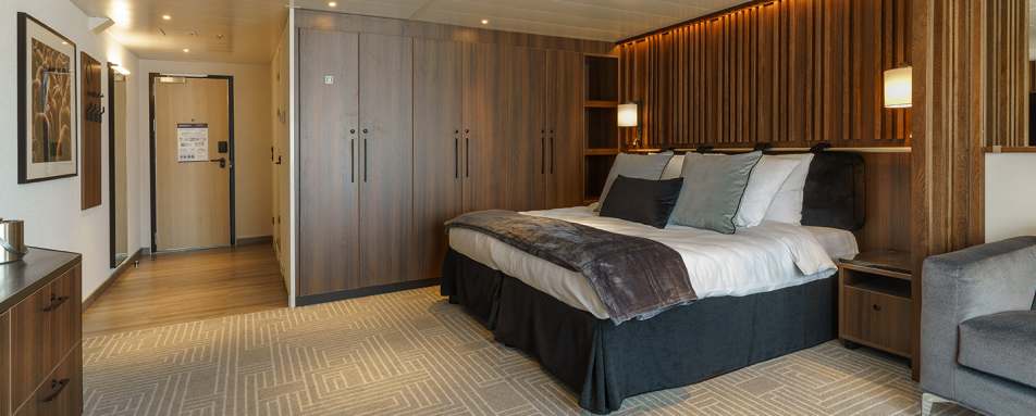 Deluxe Balcony Suite 