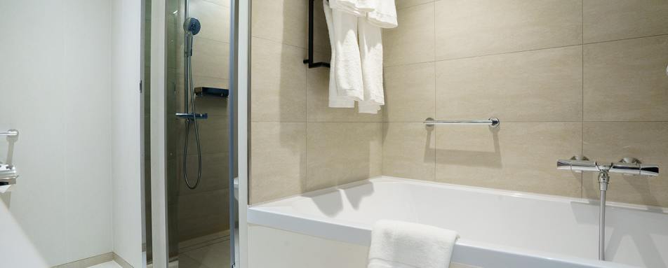 Deluce balcony bathroom 