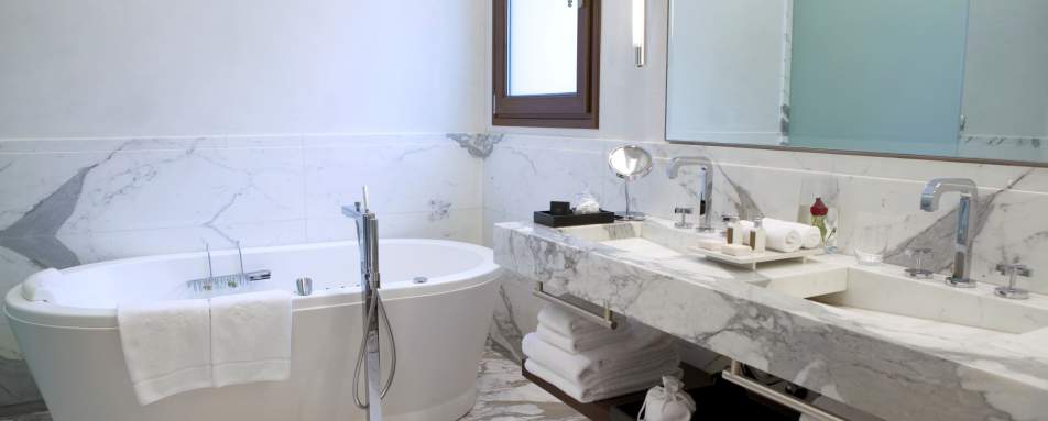 Ambassador Suite Bathroom - Mansion Algodon 