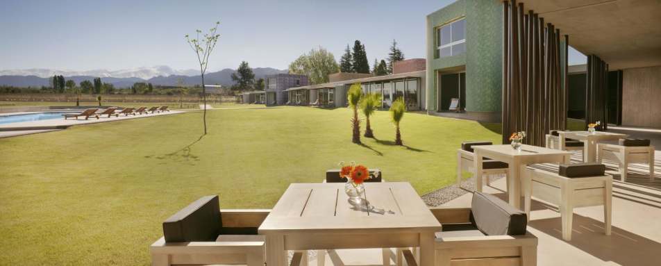 View of pool and Andes - Entre Cielos