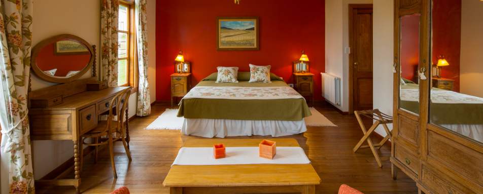 Guest room in the classic style - Estancia Nibepo Aike