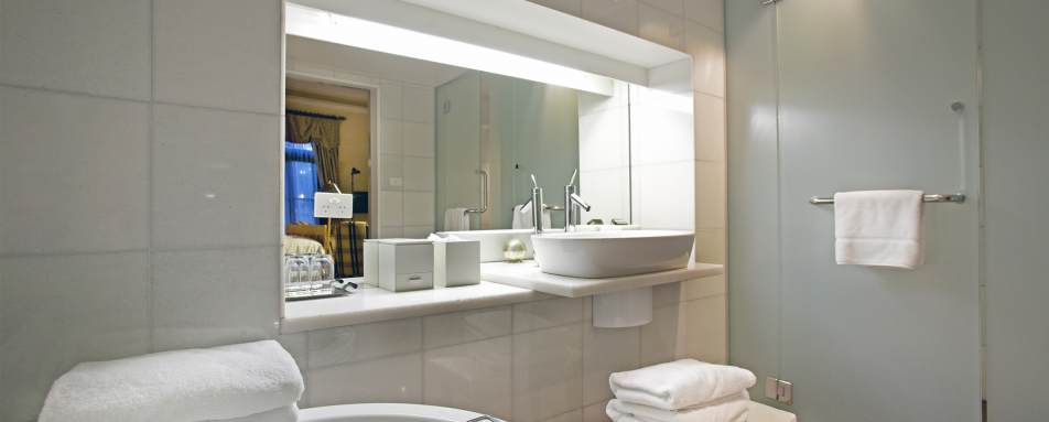 Bathroom - Islington Hotel 