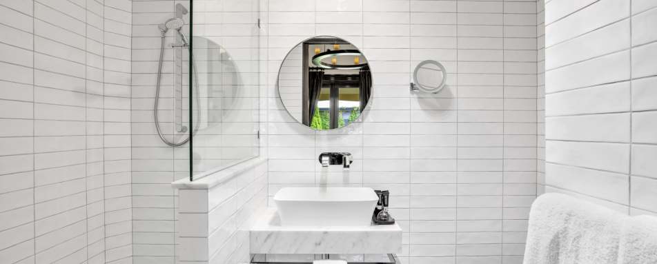 Piccadilly Garden Bathroom - Mount Lofty House 