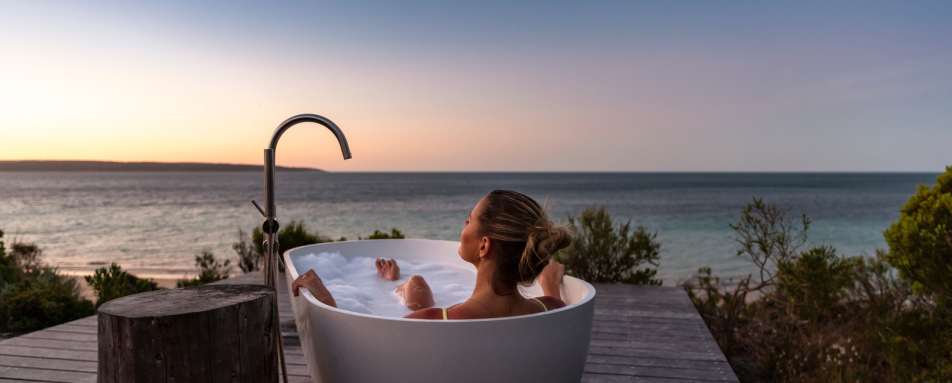 Sunset views in the outdoor bath 