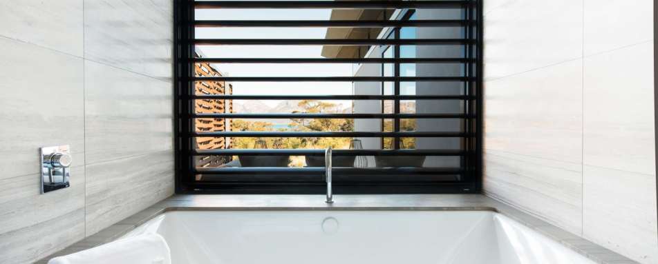 Luxury Bath - Saffire