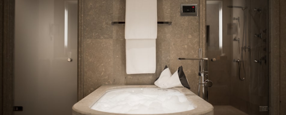 Aurelio Suite Bathroom 