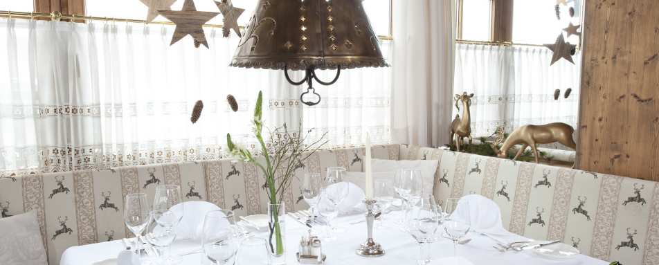 Table set for dinner 